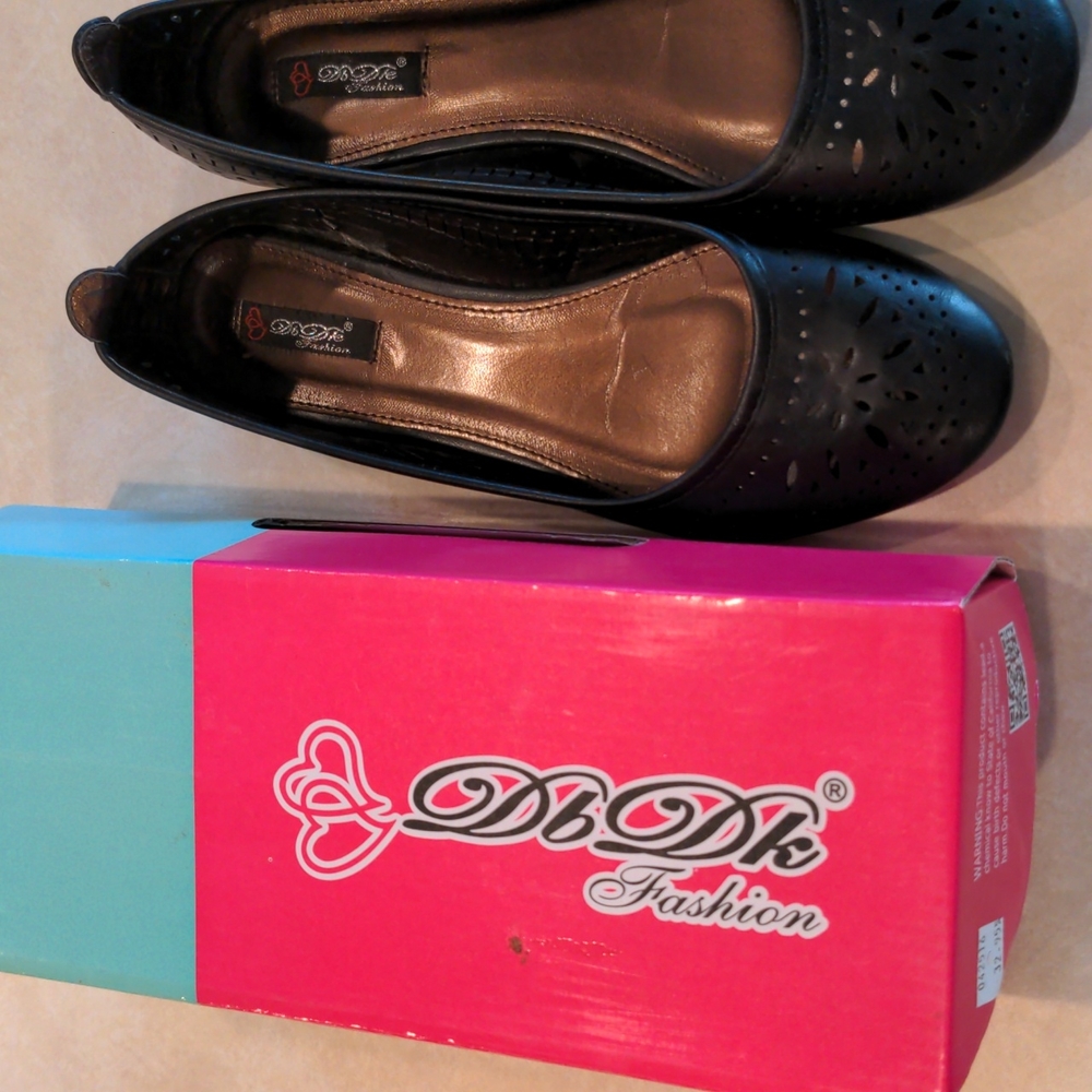 Black flats size 8.5m